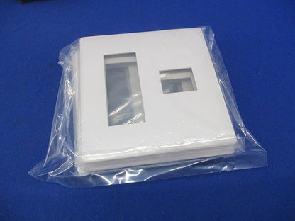 コンセントプレート4コ用(4枚入)(マットホワイト)(新品未開封) WTL7074