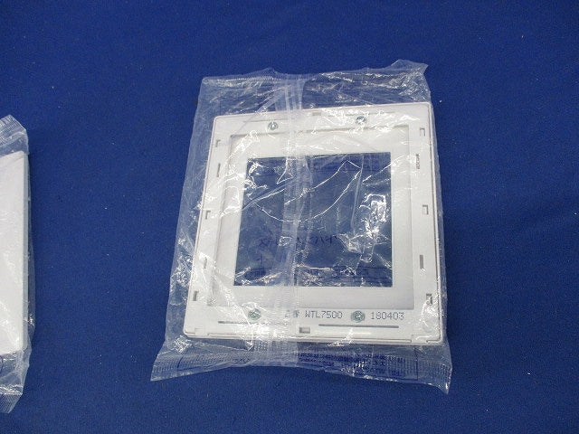 コンセントプレート2連接穴用(3枚入)(マットホワイト)(袋に破れ有) WTL7500