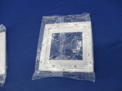 コンセントプレート2連接穴用(3枚入)(マットホワイト)(袋に破れ有) WTL7500