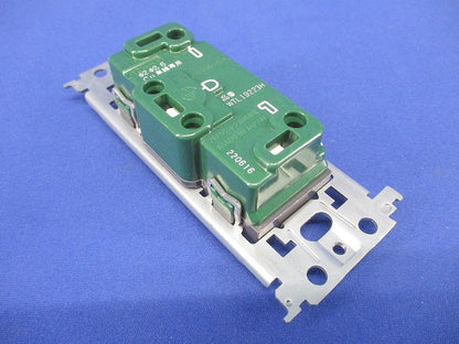15A・20A兼用埋込接地コンセント 250A 金属枠付 グレー WTL19223H