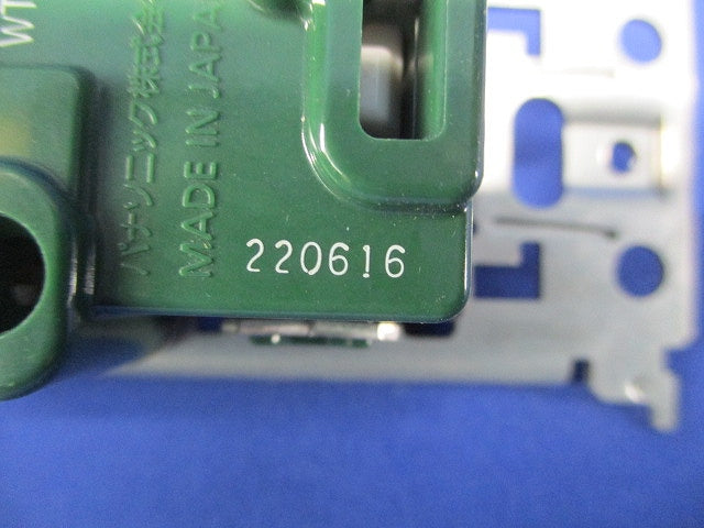 15A・20A兼用埋込接地コンセント 250A 金属枠付 グレー WTL19223H