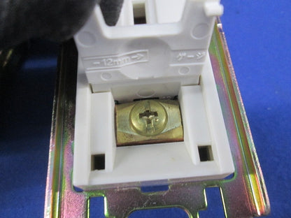 埋込接地コンセント(4個入)(キズ・汚れ有)National WN1242K