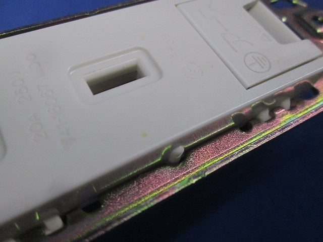 埋込接地コンセント(4個入)(キズ・汚れ有)National WN1242K