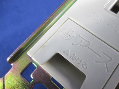 埋込接地コンセント(4個入)(キズ・汚れ有)National WN1242K