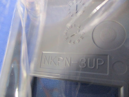 機器用3口プレート(10個入)(グレー)(新品未開封) NKPN-3UP