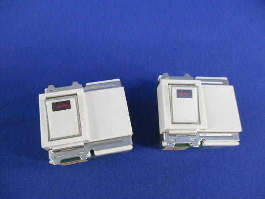 埋込パイロットスイッチE(4路)(2個入)(キズ・汚れ有)National WN5244