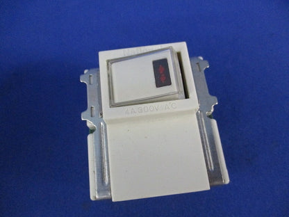 埋込パイロットスイッチE(4路)(2個入)(キズ・汚れ有)National WN5244
