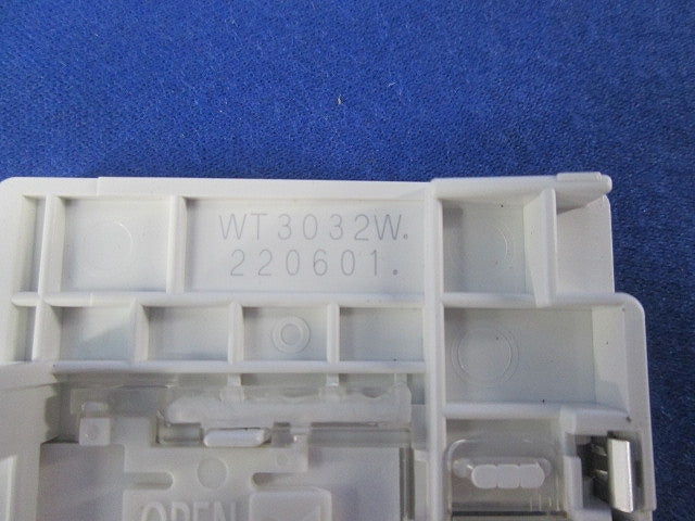 埋込ひかるスイッチB(片切)キズ・汚れ有 WT5341K他