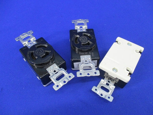 引掛埋込コンセント(3個入)(キズ・汚れ有) WF2320K