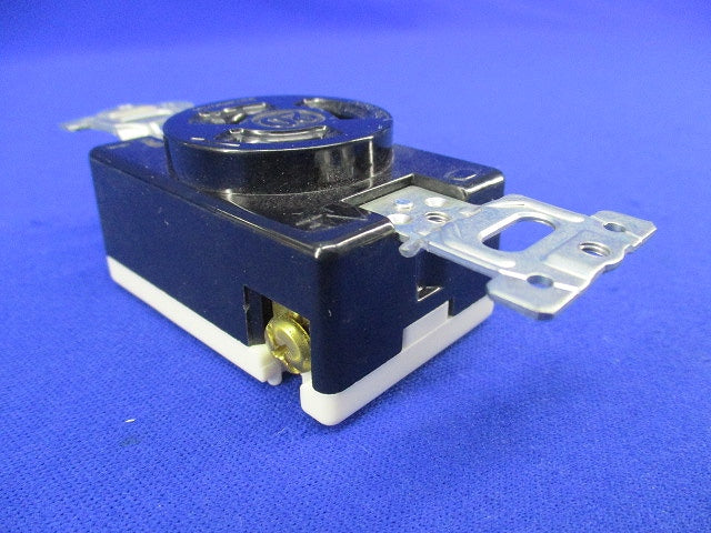 引掛埋込コンセント(3個入)(キズ・汚れ有) WF2320K