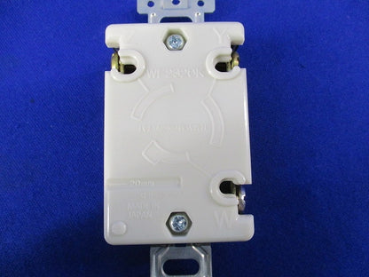 引掛埋込コンセント(3個入)(キズ・汚れ有) WF2320K