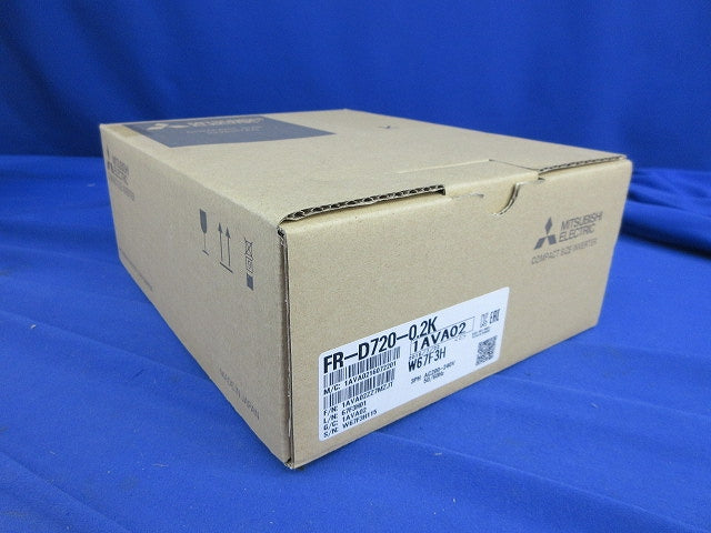 汎用インバータ(撮影のため開梱) FR-D720-0.2K