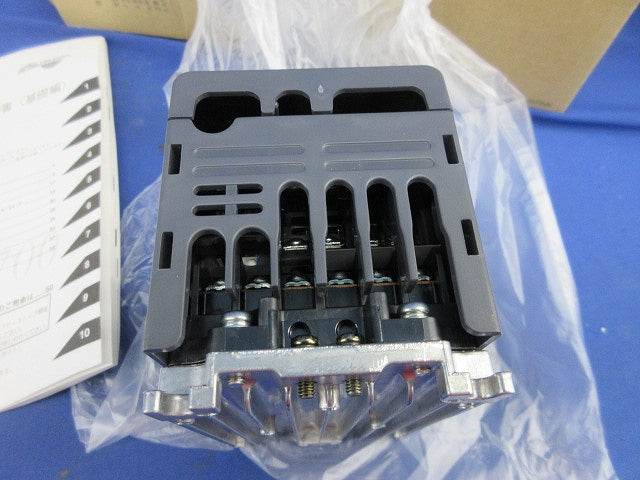 汎用インバータ(撮影のため開梱) FR-D720-0.2K