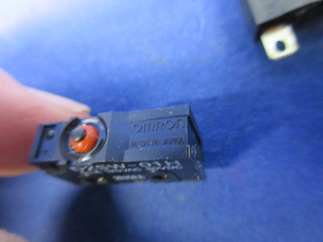 シール型超小形基本スイッチ(10個入) D2SW-01H