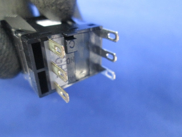 MAシリーズ 長角形照光押ボタンスイッチ(3個入) MA3L-M