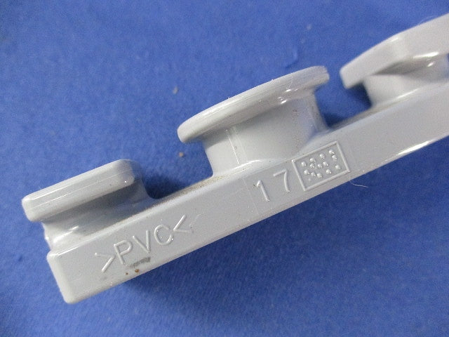 引込線引留具(48個入)(キズ・汚れ有) PVC17