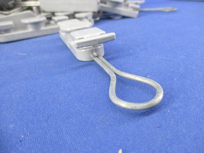 引込線引留具(48個入)(キズ・汚れ有) PVC17