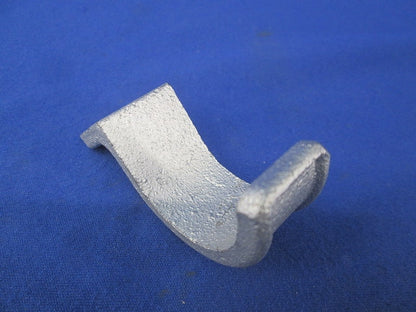 金属製サドル(電線管用片サドル) 28