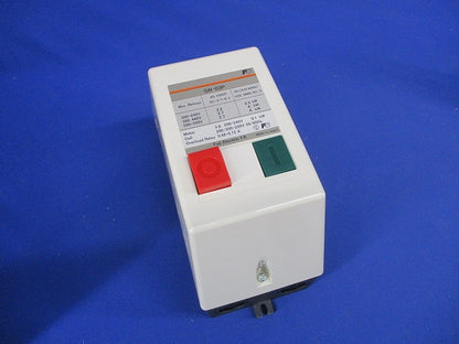 押しボタン付電磁開閉器 AC200V 0.48-0.72A SW-03P