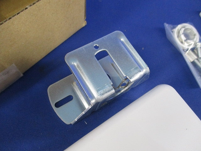 誘導灯吊具 角タイプ FP01650C