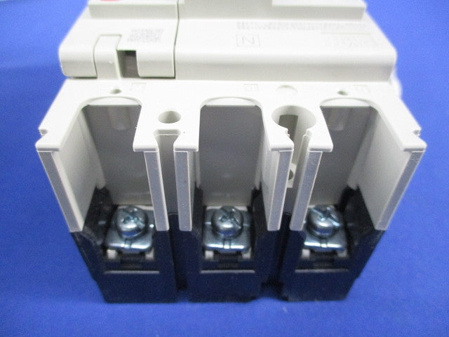 ノーヒューズブレーカ3P30A(単3中性線欠相保護付) NF63-NCV