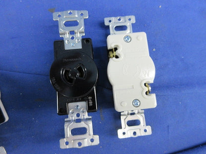 引掛埋込コンセント(5個入)(ブラック) WF2215BK