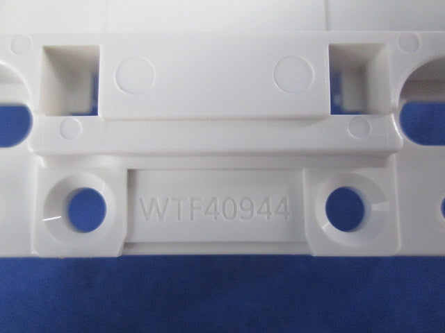 ホーム保安灯専用埋込コンセント(ホワイト) WTF40944