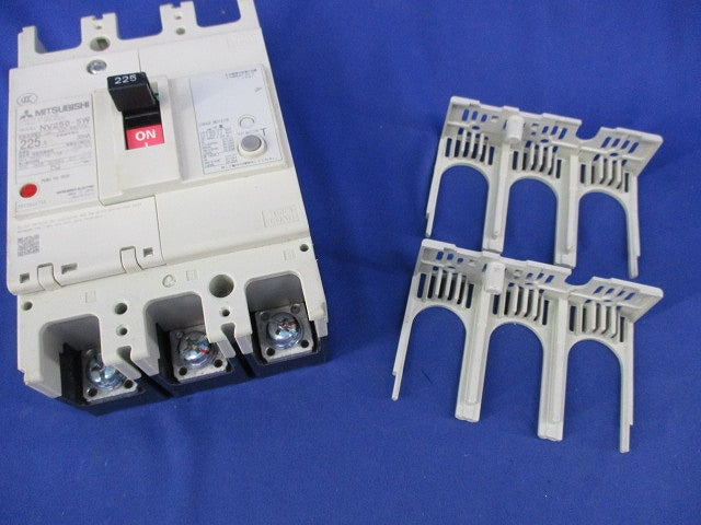 漏電遮断器3P3E225A(ジャンク品) NV250-SW