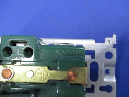 埋込アース付ダブルコンセント 接地リード線付 赤 WN1518R