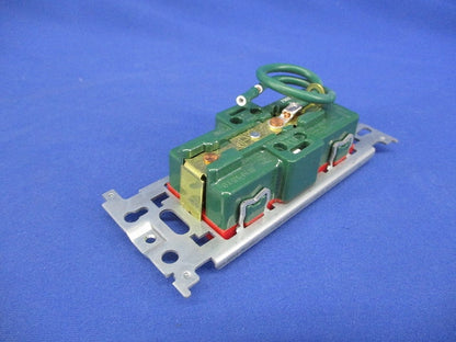 埋込アース付ダブルコンセント 接地リード線付 赤 WN1518R