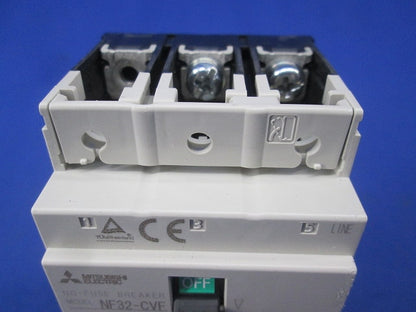 ノーヒューズブレーカー3Ｐ20Ａ(傷・汚れ有) NF32-CVF