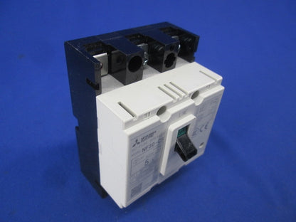 ノーヒューズ遮断器3P5A(キズ・汚れ有) NF30-CS