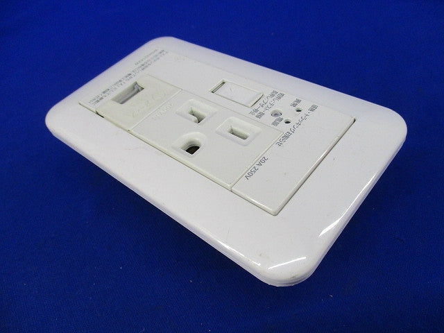感熱・トラッキングお知らせコンセント 20A250V(スイッチプレート付) WTN35143W