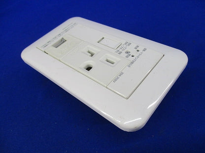 感熱・トラッキングお知らせコンセント 20A250V(スイッチプレート付) WTN35143W