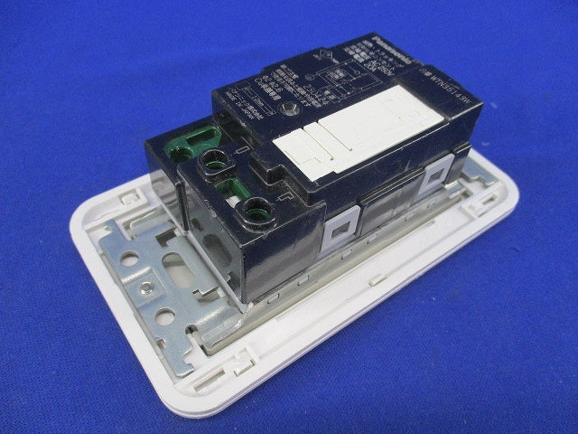 感熱・トラッキングお知らせコンセント 20A250V(スイッチプレート付) WTN35143W