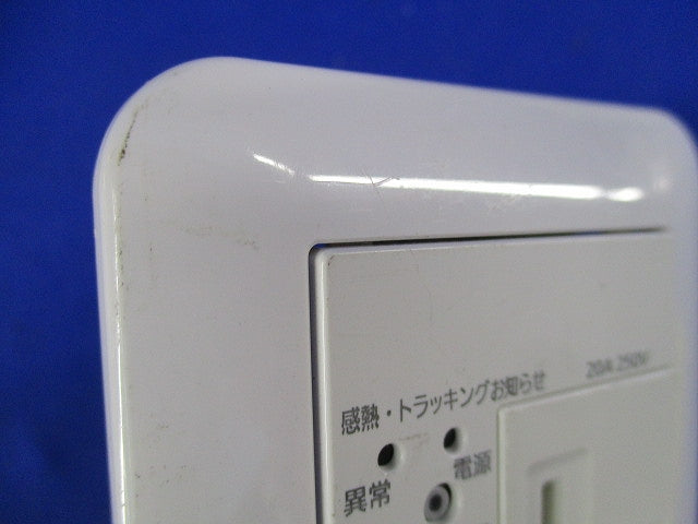 感熱・トラッキングお知らせコンセント 20A250V(スイッチプレート付) WTN35143W