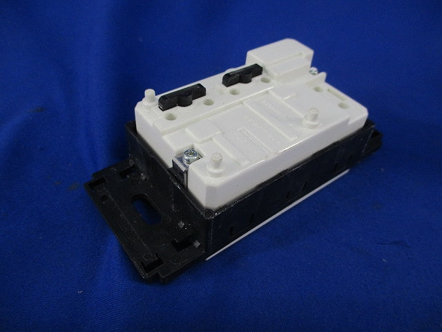 プレトラックコンセント キズ・汚れ有 PTCBRAL15WEN