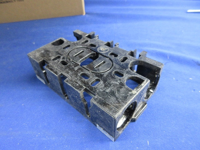 住宅用スイッチボックス(36個入)(キズ・汚れ有) DM82100