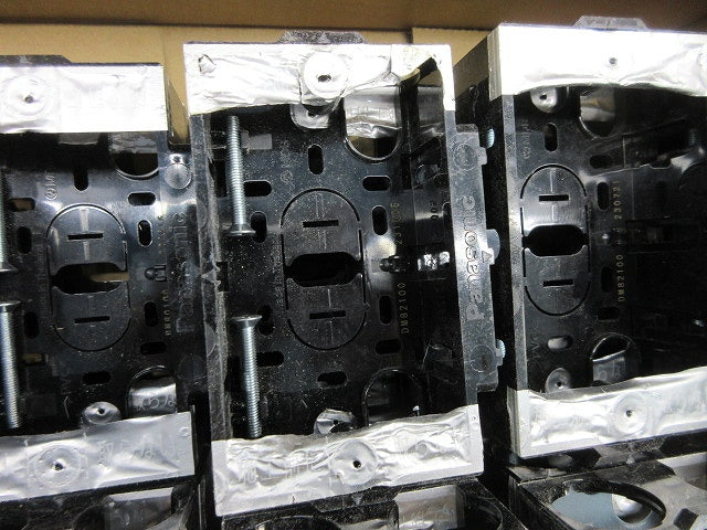 住宅用スイッチボックス(36個入)(キズ・汚れ有) DM82100