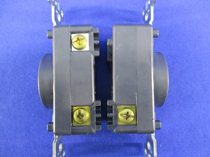 引掛形 埋込コンセント 接地2P20A125V(2個入り) 3210-L5