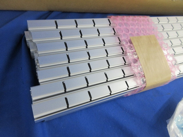 曲がりアルミレール(コネクタ収納タイプ)(28個入)(撮影のため開梱) TR-FXYSH1000C