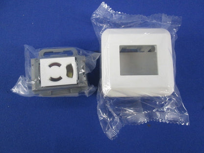 埋込抜止接地シングルコンセント 3組  JEC-BN-9G+CSB-F1N-PW