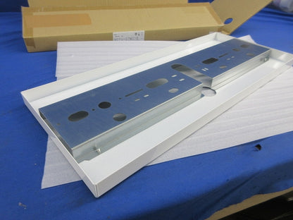 誘導灯用リニューアルプレート 壁直付用 C級 MOYU-07W21B