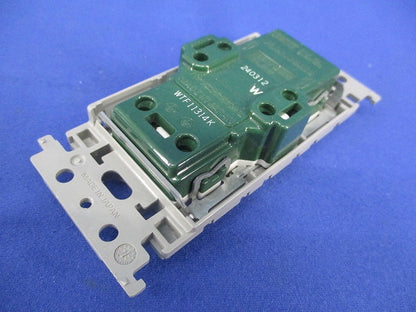 アースターミナル付コンセント(4個入)(ホワイト) WTF11314K