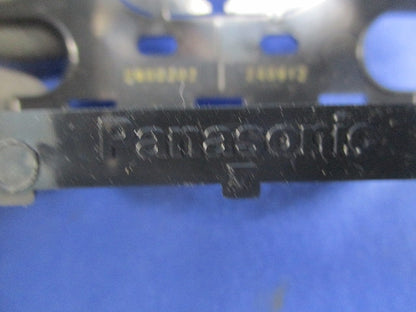 住宅用スイッチボックス 3コ用 セパレータ付・木ねじなし(4個入) DM80302