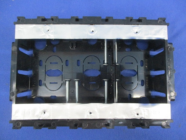 住宅用スイッチボックス 3コ用 セパレータ付・木ねじなし(4個入) DM80302