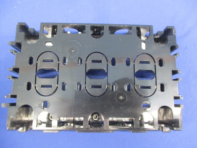 住宅用スイッチボックス 3コ用 セパレータ付・木ねじなし(4個入) DM80302