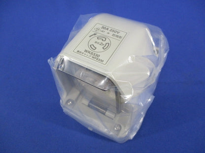 接地2P30A引掛防雨コンセント 傷・汚れ有 WK6330