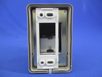 接地2P30A引掛防雨コンセント 傷・汚れ有 WK6330