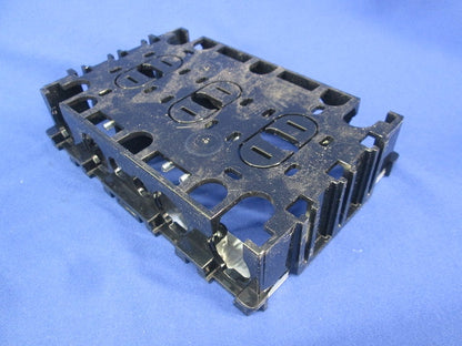 住宅用スイッチボックス 3コ用 セパレータ付・木ねじなし(5個入)(キズ・汚れ有) DM80302